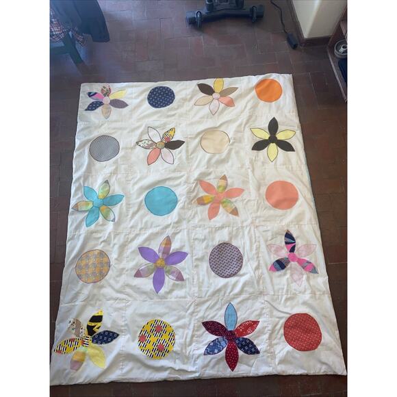 Vintage 1960s Mid-Century Handmade Medium Weight Quilt Throw Twin 69”x 55”